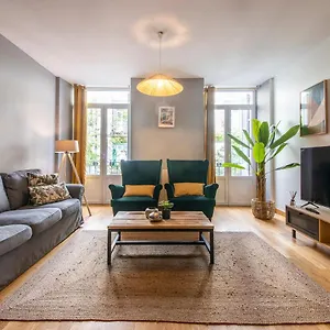 Legazpi, Amplio, Moderno Y Céntrico Appartement
